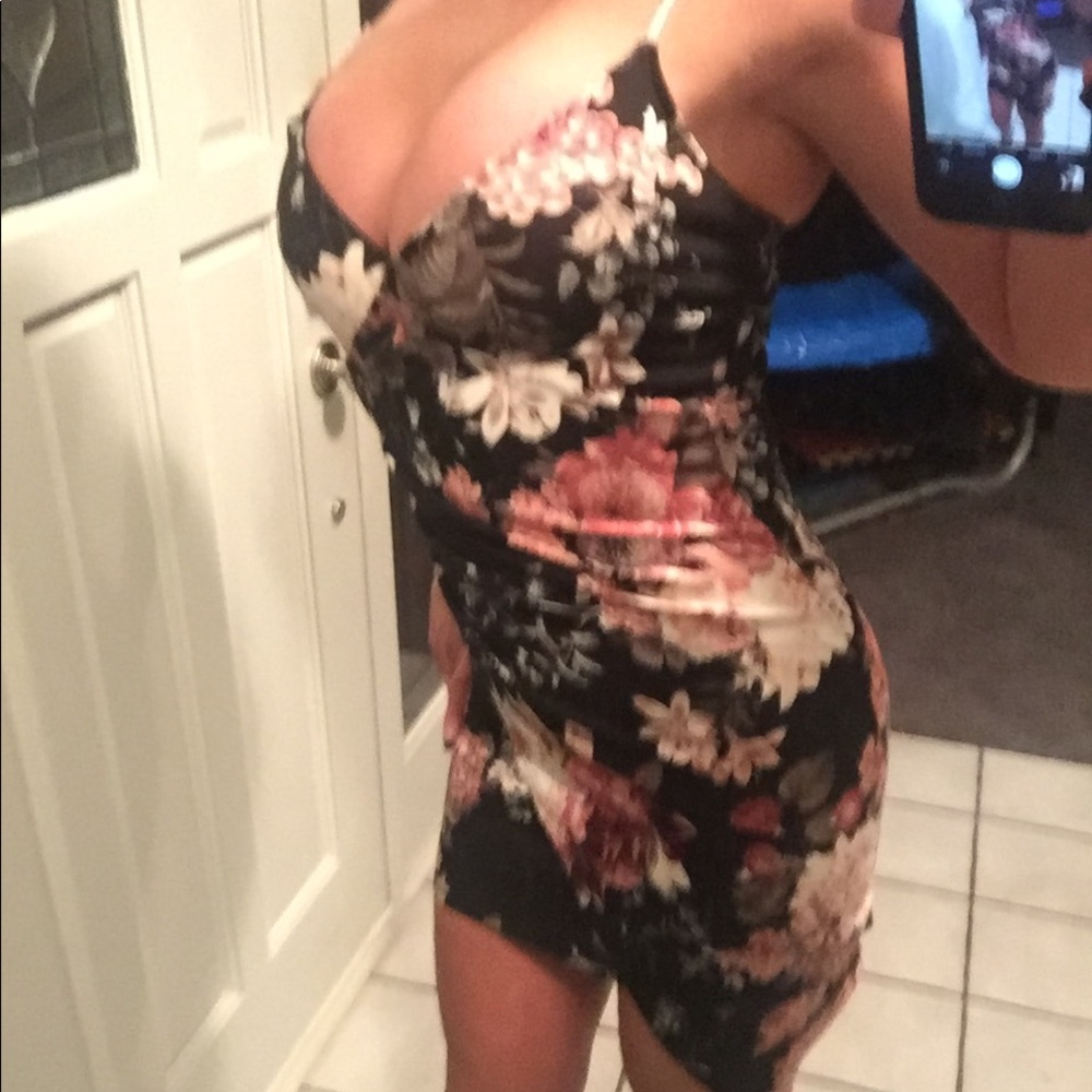 Black floral dress by Windsor. - Picture 2 of 5